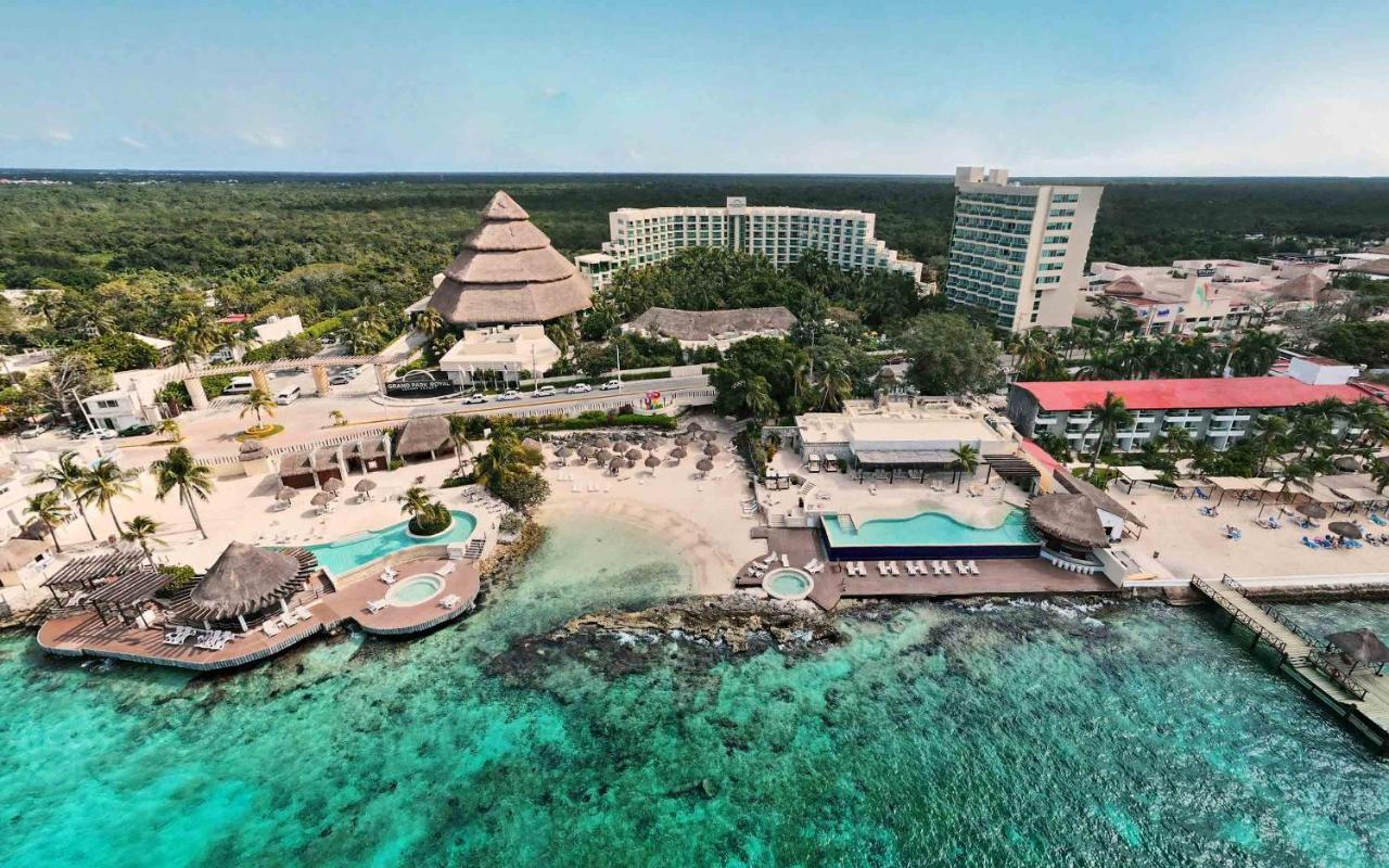 Hotel Grand Park Royal Cozumel Exterior foto Aerial view of the resort