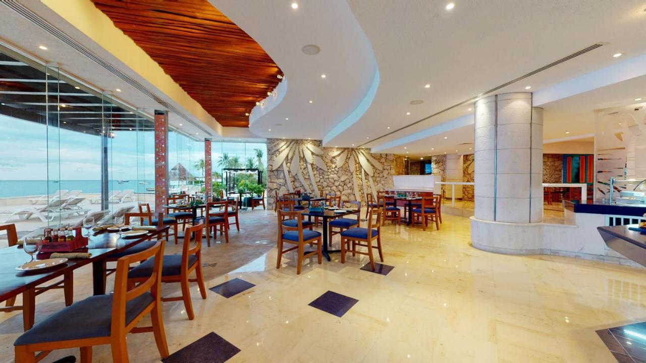 Hotel Grand Park Royal Cozumel Exterior foto The restaurant at the hotel