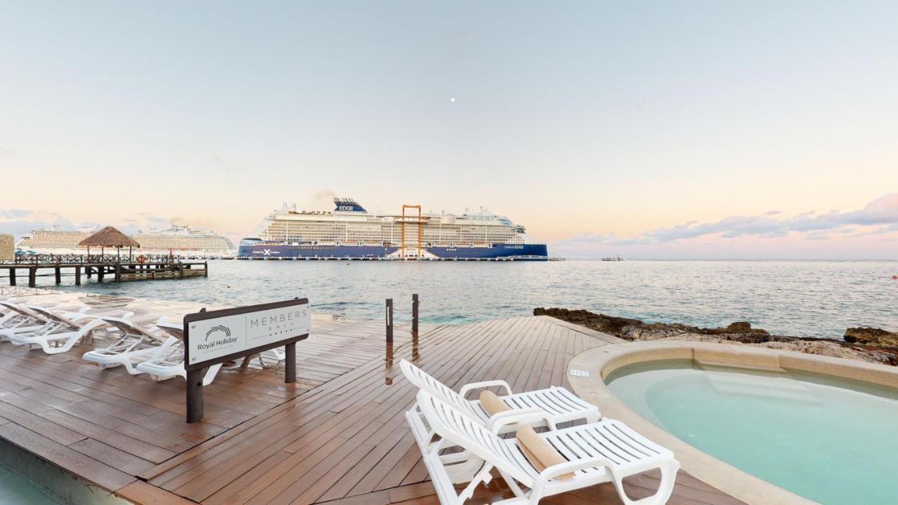 Hotel Grand Park Royal Cozumel Exterior foto Cruise ship at the port of Cozumel