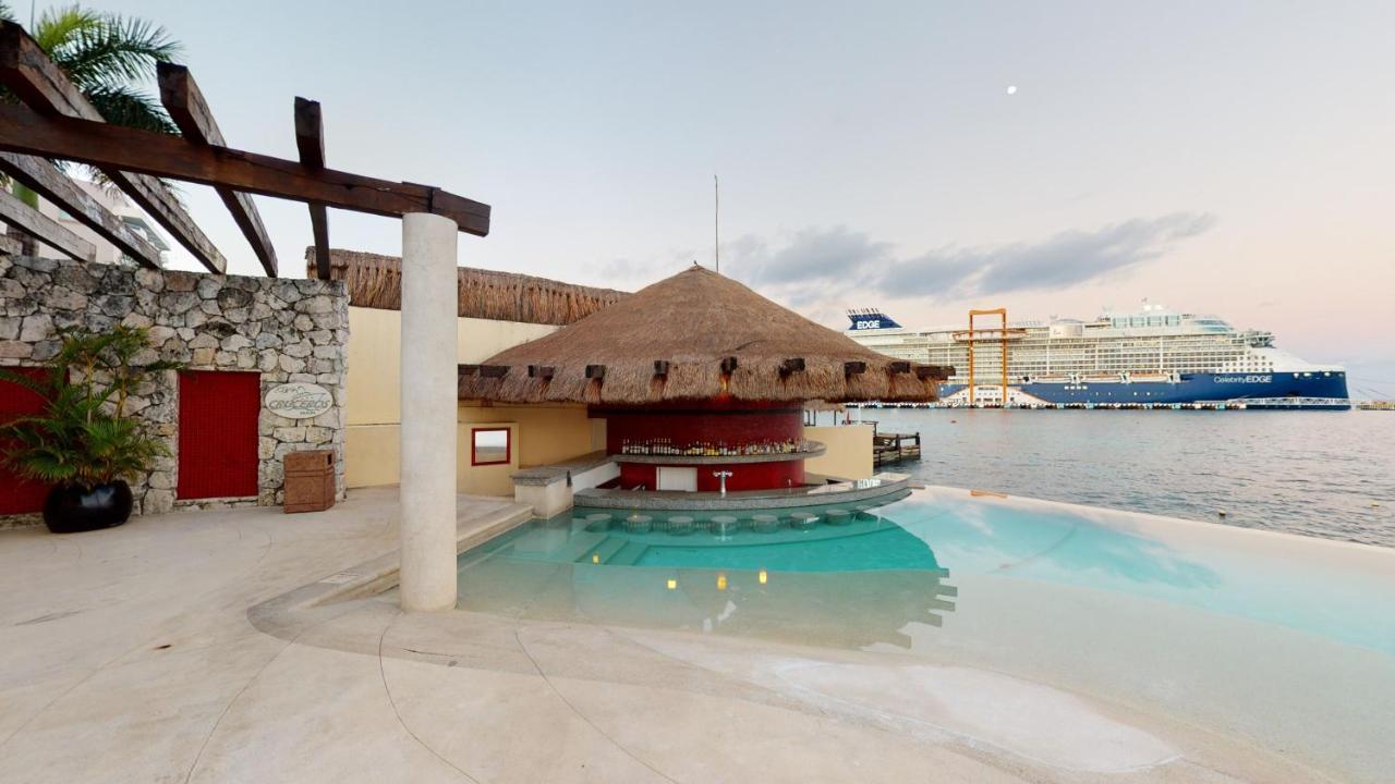 Hotel Grand Park Royal Cozumel Exterior foto The swim-up bar at the Grand Palladium Resort & Spa, Cancun