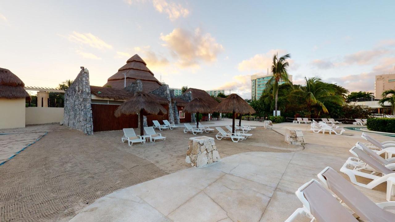 Hotel Grand Park Royal Cozumel Exterior foto Beach at the Grand Palladium Hotel