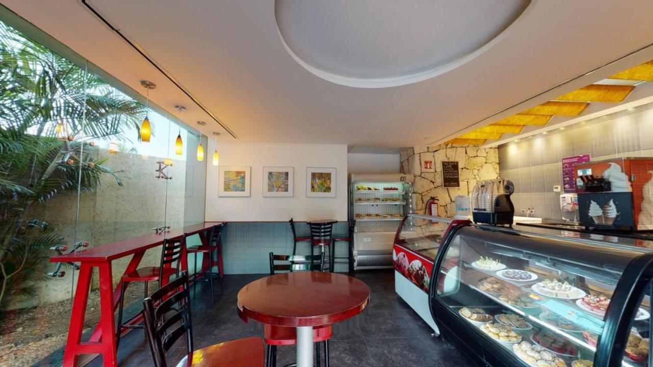 Hotel Grand Park Royal Cozumel Exterior foto A pastry shop in Mexico City
